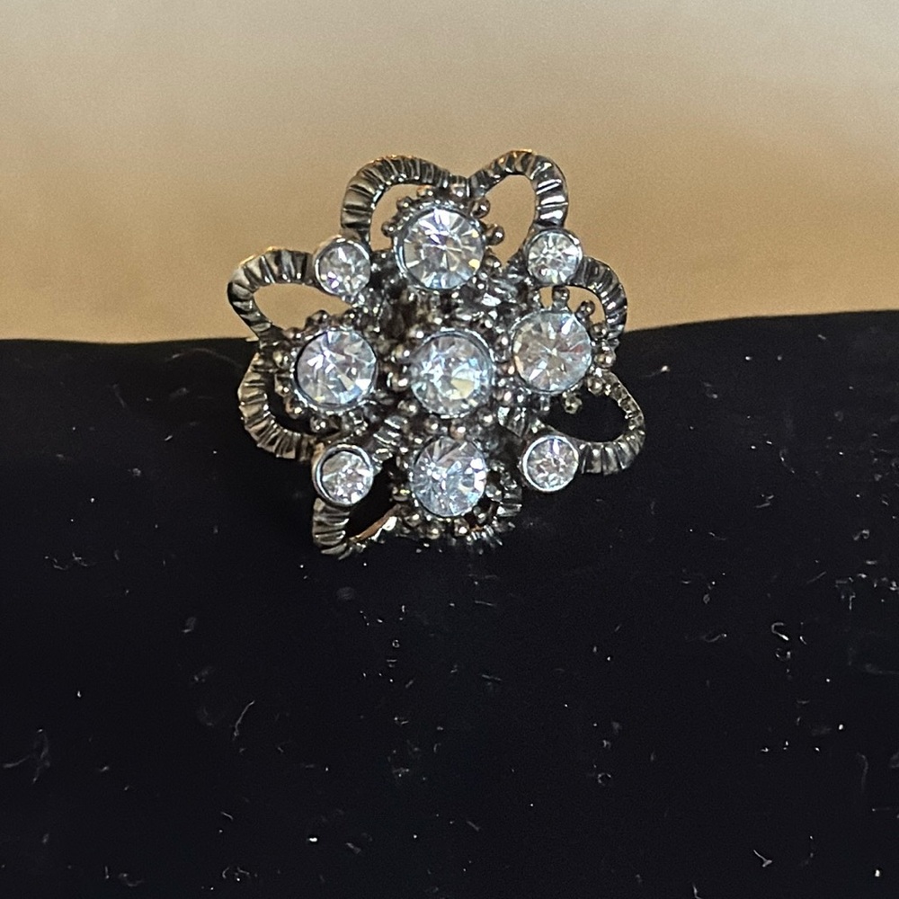 Adjustable costume ring
